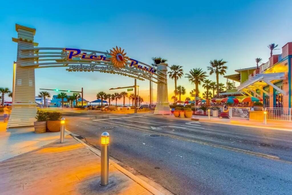 Beautiful Beachfront Paradise! Emerald Beach Resort Panama City Beach Exteriör bild