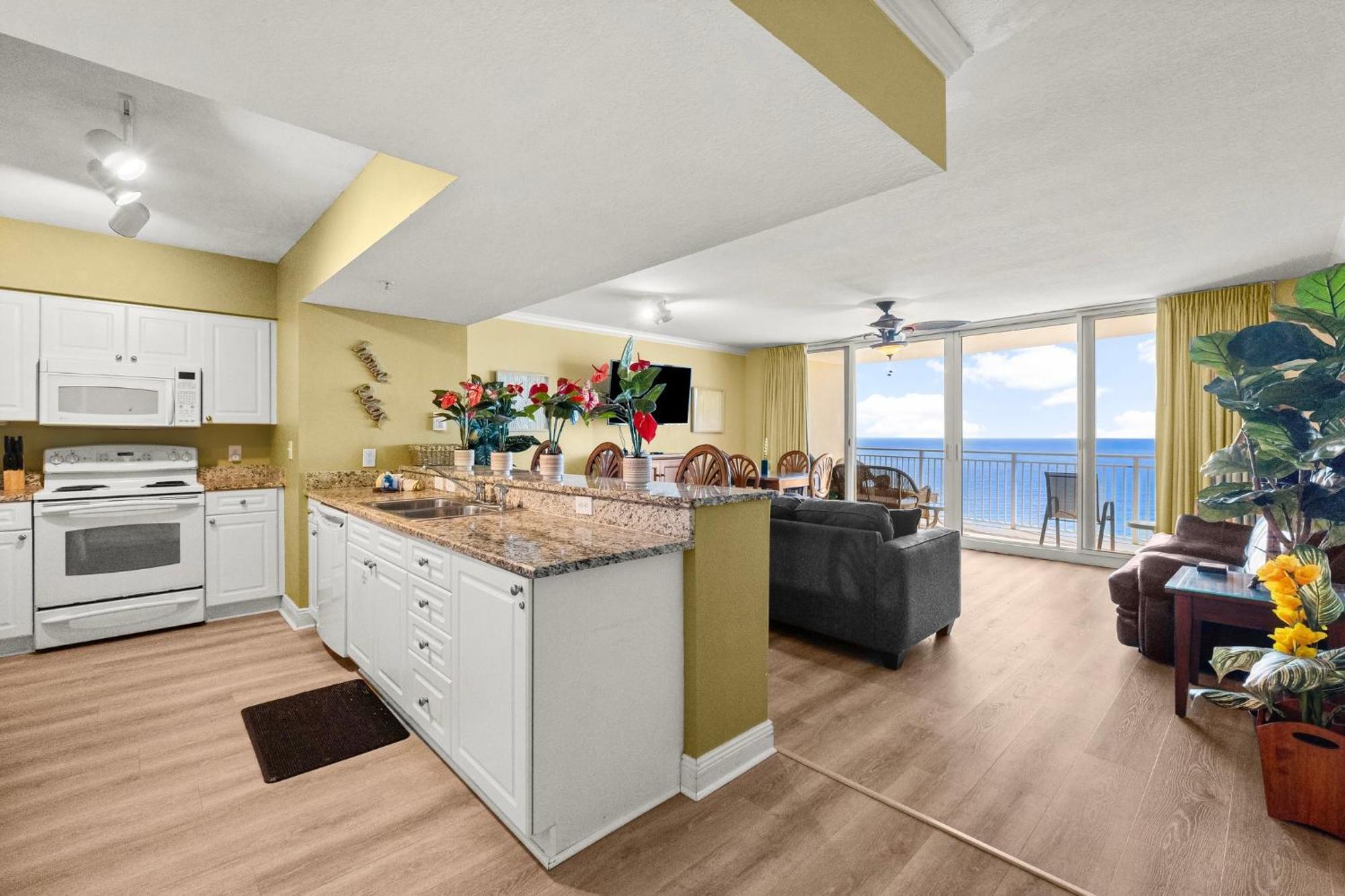 Beautiful Beachfront Paradise! Emerald Beach Resort Panama City Beach Exteriör bild